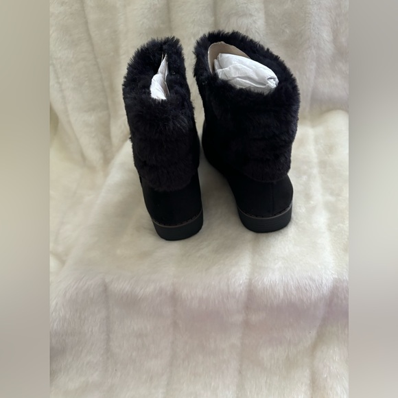 Black Ankle Boots with Faux Fur - Picture 5 of 10
